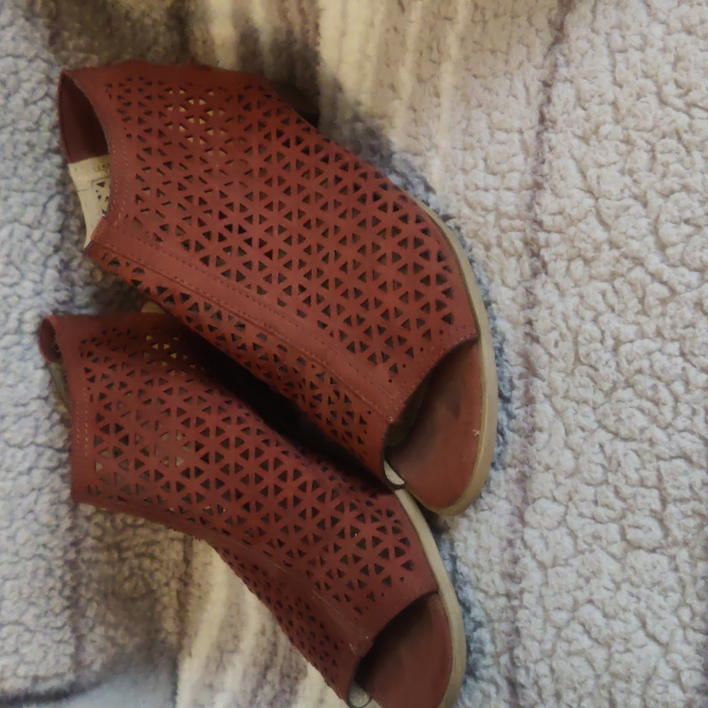 Size 9 open toe shoes